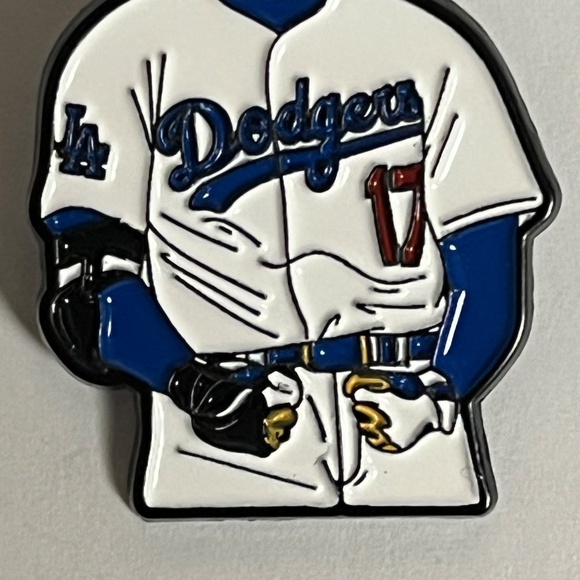 LA Dodgers Shohei Ohtani 17 Hat Pin Pins Baseball Hats Bag Fitted New Era Jersey - Picture 3 of 7